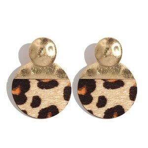 NWT Cheetah Round Gold Stud Earrings